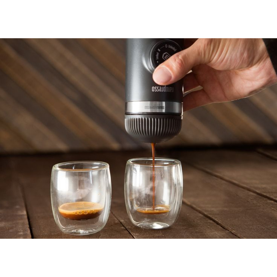 Портативна еспресо-кавоварка Wacaco Nanopresso сіра з чохлом, механічна, для меленої кави - Зображення 11