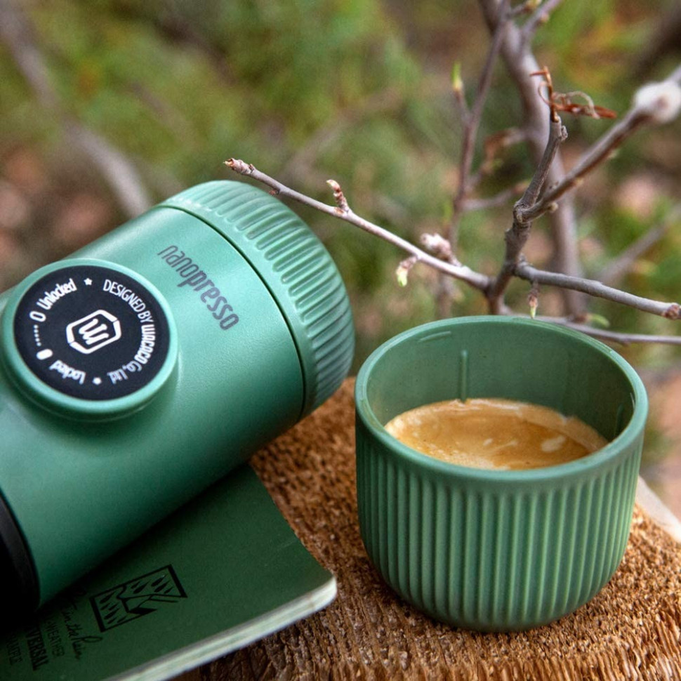 Портативна еспресо-кавоварка Wacaco Nanopresso зелена з чохлом, механічна, для меленої кави - Зображення 3