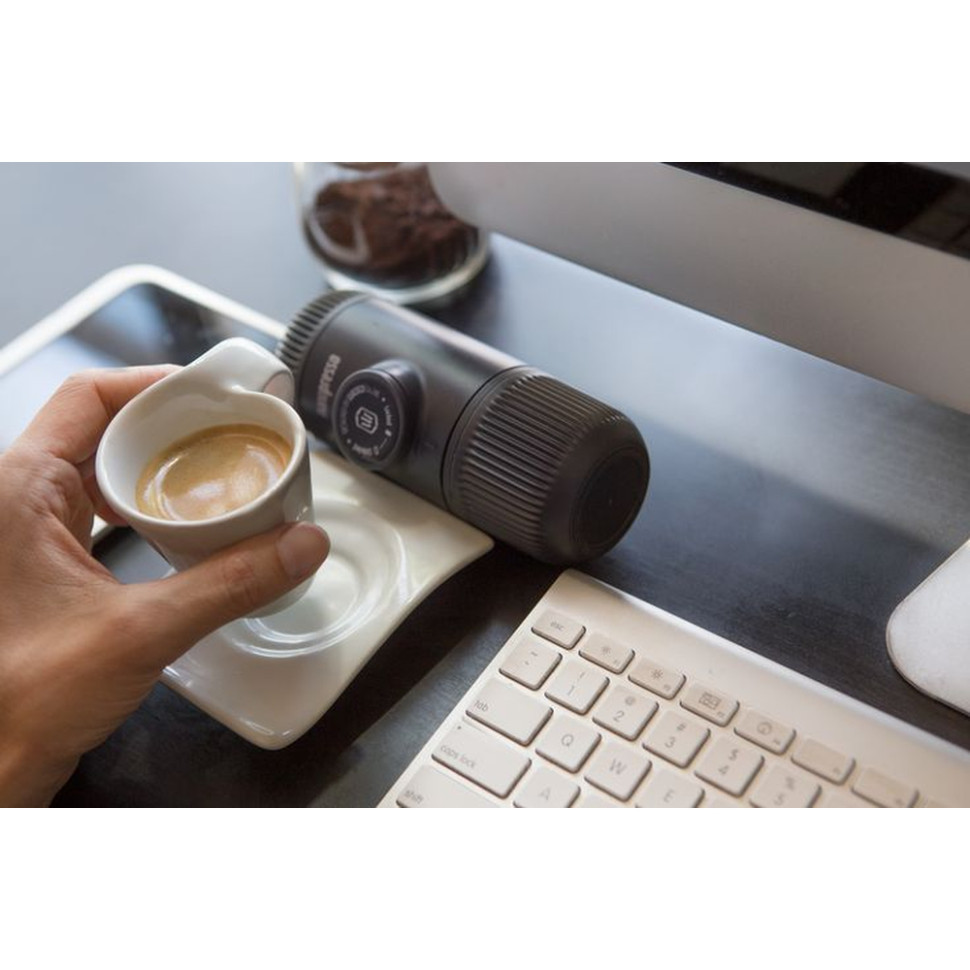 Портативна еспресо-кавоварка Wacaco Nanopresso сіра з чохлом, механічна, для меленої кави - Зображення 7
